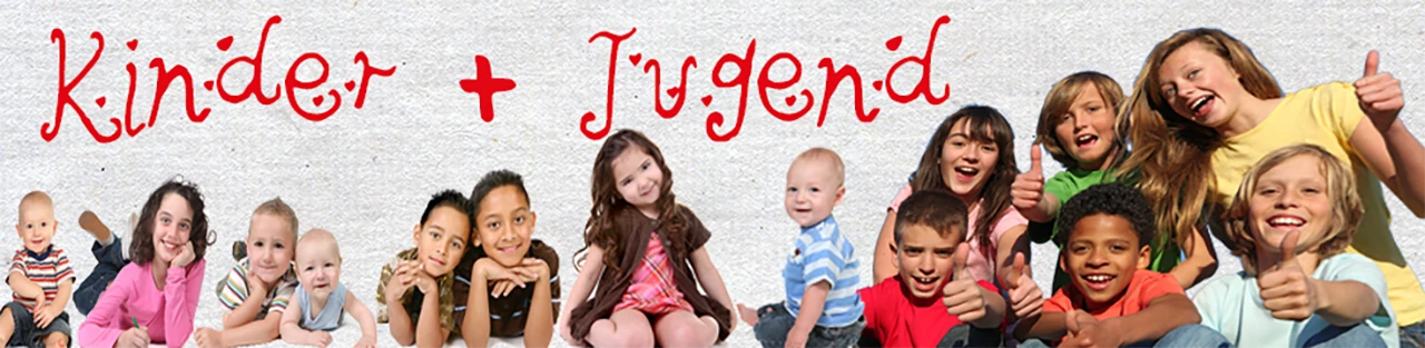 Viele fröhliche unterschiedliche Kinder